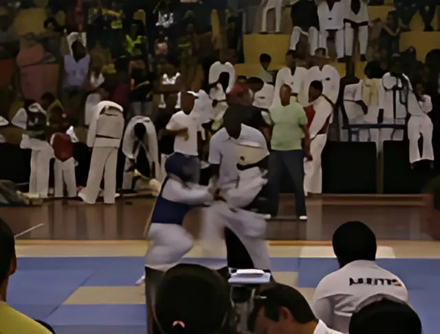 Taekwondo — Projeto Criança Feliz / SINDITOB (foto 9 de 10)